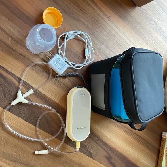 Freestyle Flex Double Electric Breast Pump - Picture 1 of 5